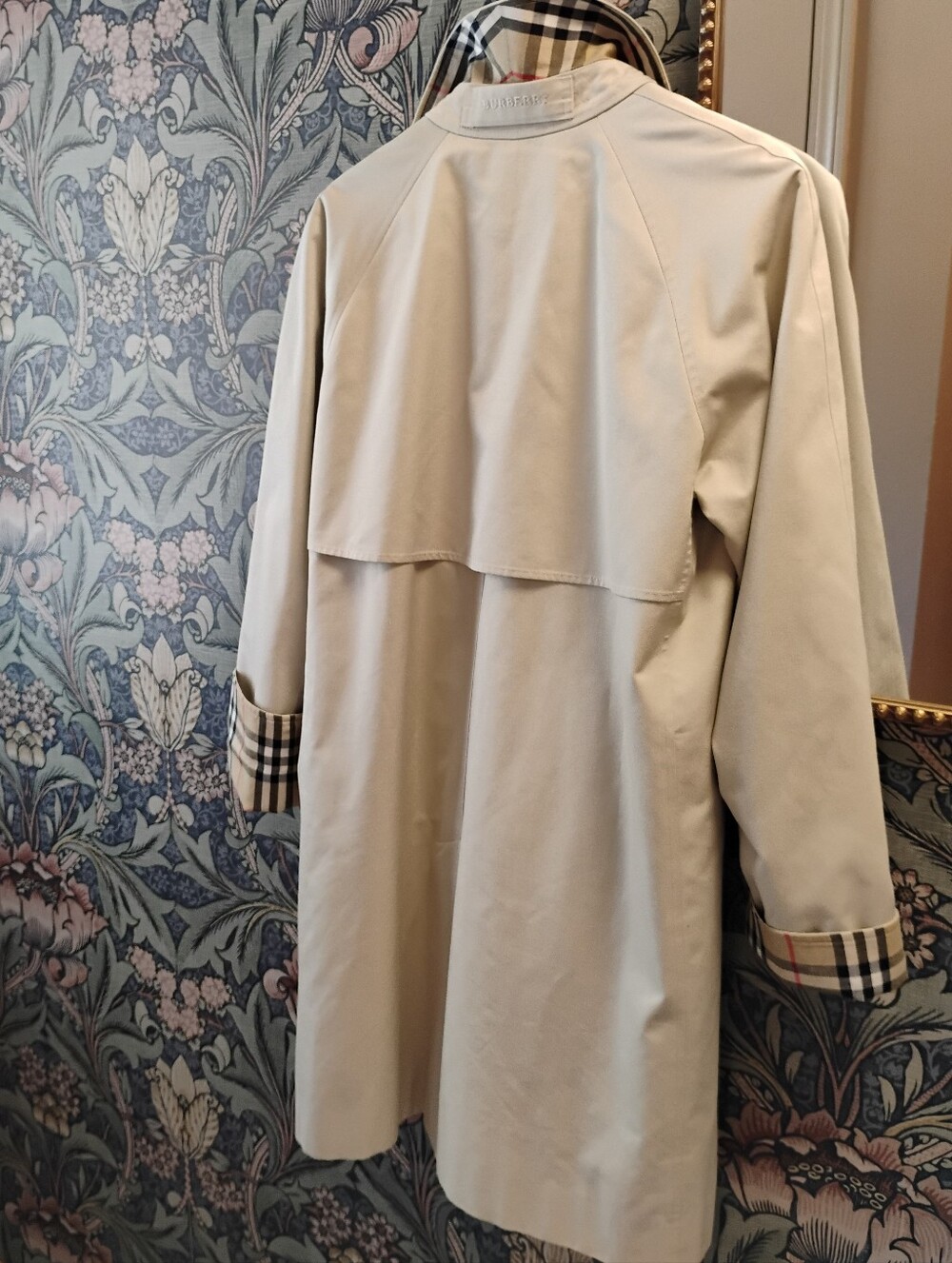 Vintage Burberry Trench Coat With Removable Liner, Mid length - Picture 2 of 16